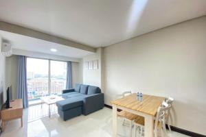 Spacious 2BR Apartment at El Royale near BIP By Travelio