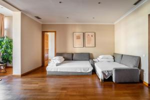 Elegant 3-bedroom Apartment in the Heart of BCN