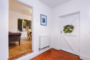 Charming Home in Chester by 53 Degrees Property, Ideal for Family Getaways, Central Location!