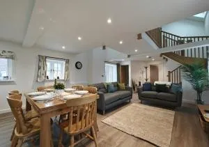 The Stables - Orange Elephant - Alphington