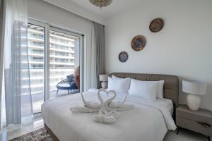 Homes Beyond l 2BR Panoramic Skyline & Sea View