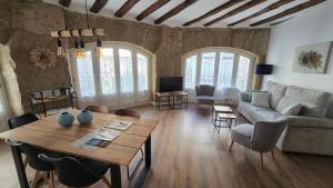 Apartamentos Almada - calle Alfonso - Plaza SAS