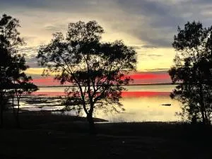 Water Front Luxury Stay Tradie Studio OR A Cosy Couples Weekender - Budgewoi