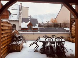 Appartements avec PISCINE INTERIEURE SAUNA Parking Etage 1 au Centre du Village dans Residence Cami Real : Appartement avec Vue sur la Montagne