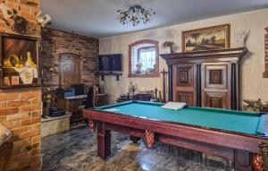 2 Bedroom Amazing Apartment In Obryta