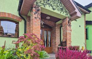 2 Bedroom Amazing Apartment In Obryta