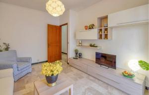 2 Bedroom Lovely Apartment In Moneglia