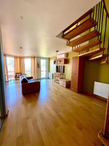 Dviaukštis butas Nidos centre, su panoraminiu vaizdu į marias