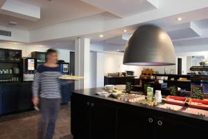 Hotels Hotel restaurant Kyriad Frejus : photos des chambres