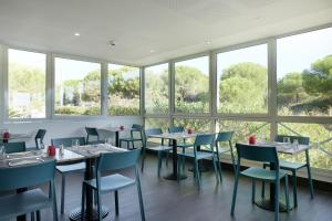Hotels Hotel restaurant Kyriad Frejus : photos des chambres