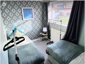 Luxury Living in Canterbury with Hot Tub and Parking