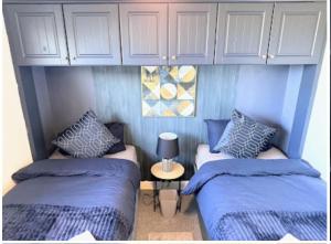 Luxury Living in Canterbury with Hot Tub and Parking