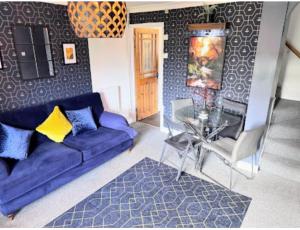 Luxury Living in Canterbury with Hot Tub and Parking