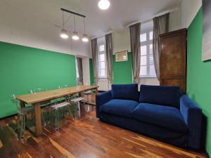 HOUSE, piazza castello