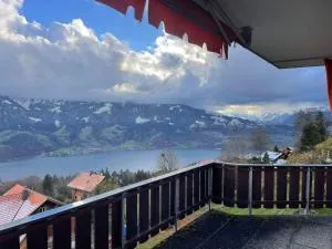 Vista D'oro sul Lago E Monti - Sundlauenen