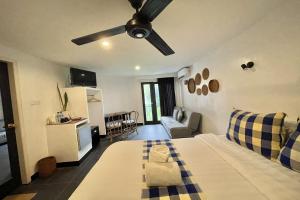 Suite Nhỏ (Junior Suite Room)