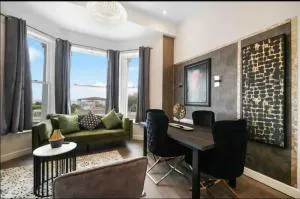SeaView Luxury Apartment with Free Parking and All Rooms En-suite - Margate