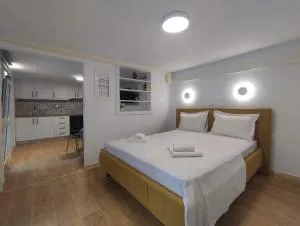 Myron & Gabby's House 2 - Yéfira