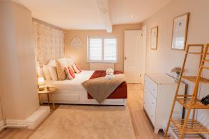 Spacious & Modern 4 bed home in Chester with parking for 1 car