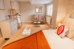 Spacious & Modern 4 bed home in Chester with parking for 1 car