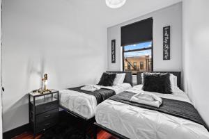 Rustic Chic 4BR for Groups - Bushwicks Finest Stay