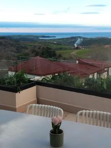 MIRADOR PLAYA DE OYAMBRE-vista al mar y jardín