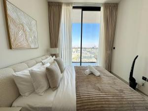 Chic & Modern 1br Apt Balcony Pool Parking