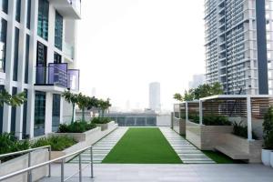 Chic & Modern 1br Apt Balcony Pool Parking
