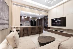 Luxury Huge 1BR apartment With Private Garden in Uptown Al Zahia
