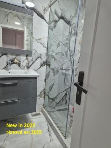 Stylish Duplex - Ocean View - Airport - Wifi - renovated 2025 - 24h reception