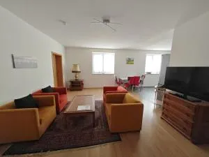 Apartment E2 - Gut ausgestattete 3-Zimmerwohnung 64 qm, für 1-3 Personen 1 DZ 1EZ - Grafenwöhr