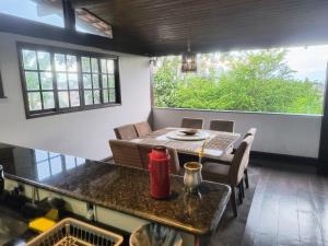 Casa temporada acomoda até 10 pessoas