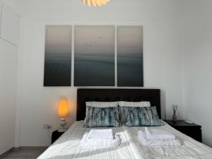 White 1-bdr apartment Agyos Tychonas