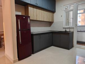 3BHK- View of Pool, Lake, Sunset With Maid on 6th floor only for Families