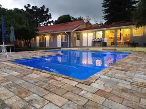 Pousada Villa Giglio endereço Av Lucas Nogueira Garces x Rubens Paiva região nobre de Atibaia - Várzea Paulista