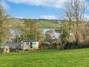 Foxgloves Hut Brompton Regis