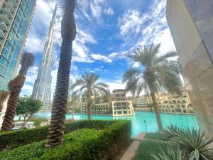 Splendid 3BR Apartments - Burj Khalifa & Fountain Views - 5 Minutes Walk from Dubai Mall