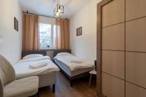 Spodek Homely Apartment by BookingHost