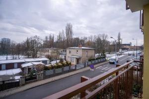 Spodek Homely Apartment by BookingHost