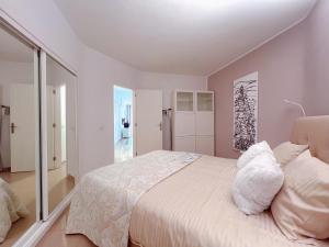 Ocean Breeze 1 Bedroom Apartment, Mirador Paraiso PP18