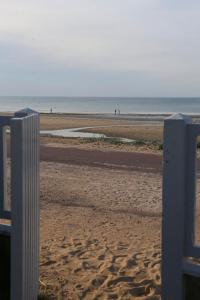 Maisons de vacances Maison front de mer - plage du debarquement : photos des chambres