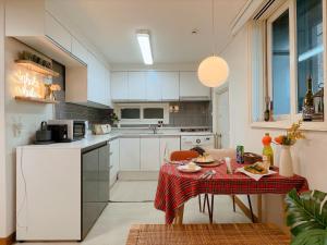 House of Lotus #1min fr Stn Line2 #Seoul city Travel #Quite&Cozy #Yoga&Meditation