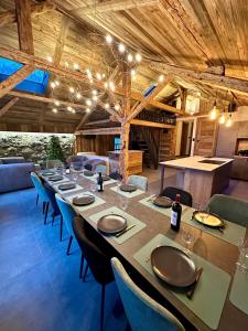 Maisons de vacances Chalet Jean (Coeur de Morzine) Jacuzzi & Sauna : photos des chambres