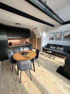 Czarcia Szopa Prywatne jacuzzi i kominek w cenie!