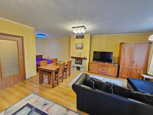 Two charming Studios in Trinity Bansko with balcony and free parking by Flat Mаnager