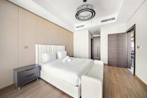 Modern 1BR with Stunning Views in Business Bay