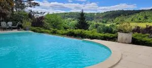 Domaine pour 8 personnes avec piscine - Vialot