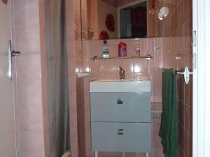 Appartement proche plage avec terrasse, 6 couchages, parking privé, Internet optionnel - FR-1-387-75