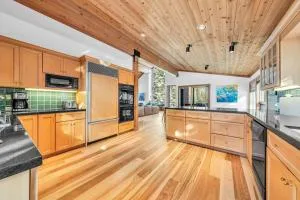 Pet-Friendly Home, Deck, 1 Mile to Alpine Meadows - Alpine Meadows