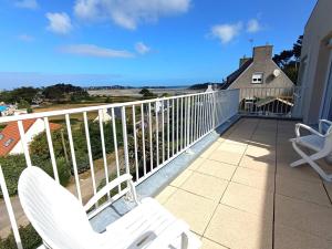Villas Villa VUE SUR MER avec terrasse a 400m de la Mer a PLEUMEUR-BODOU - Ref 221 : photos des chambres